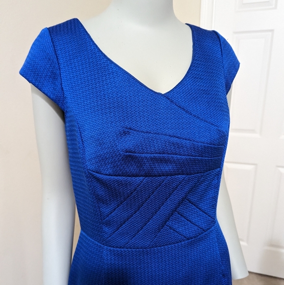 Tahari Dresses & Skirts - Tahari Royal Blue sheath dress size 8